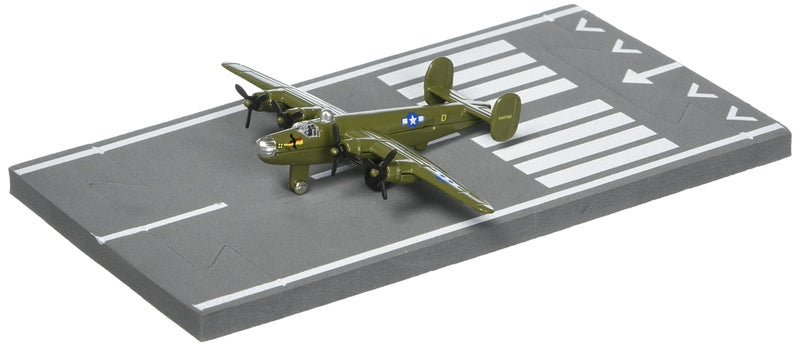 Daron Worldwide Trading Runway24 B-24 Liberator Vehicle - Image 1